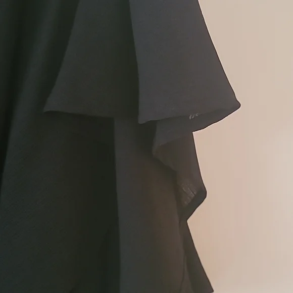 Off Shoulder Ruffle Blouse - Picture 2 of 3